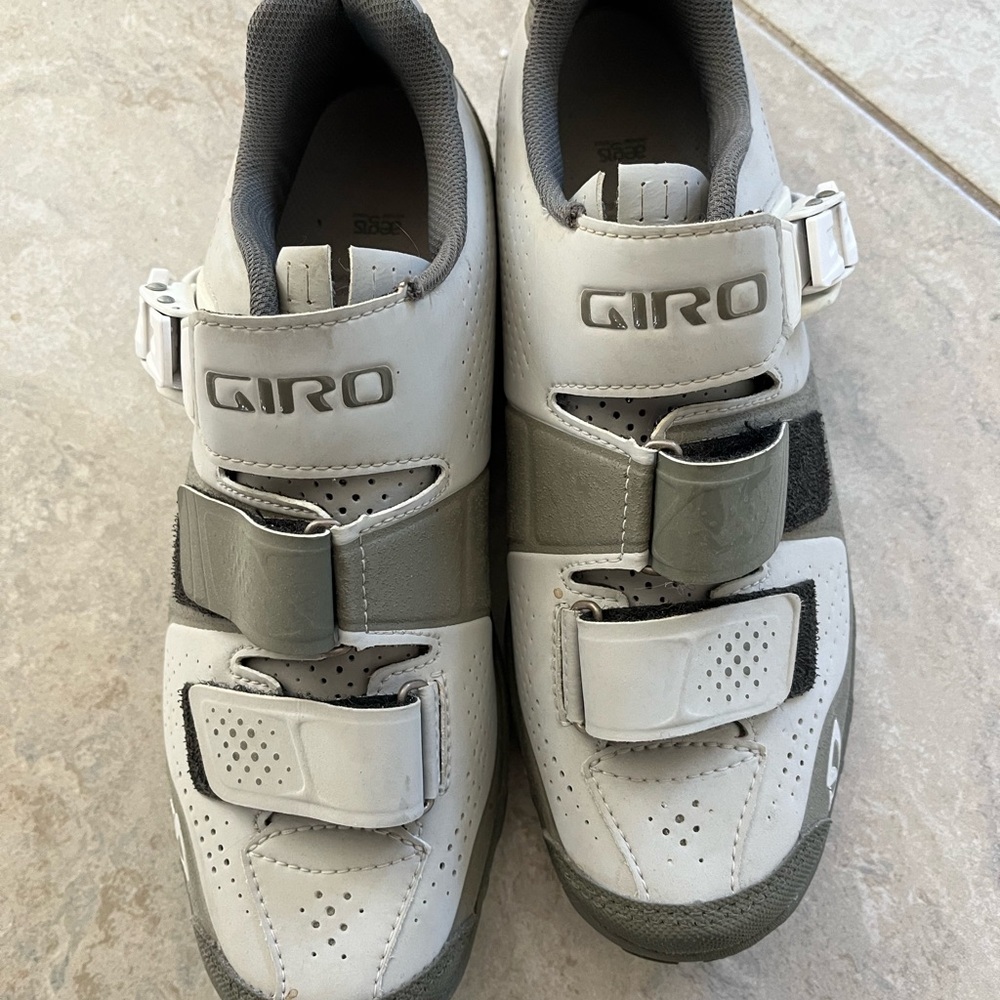 Giro Size 39 Cycling Shoes
